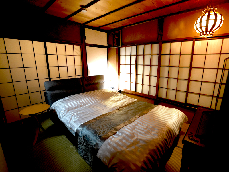 夜は、それぞれの居場所で